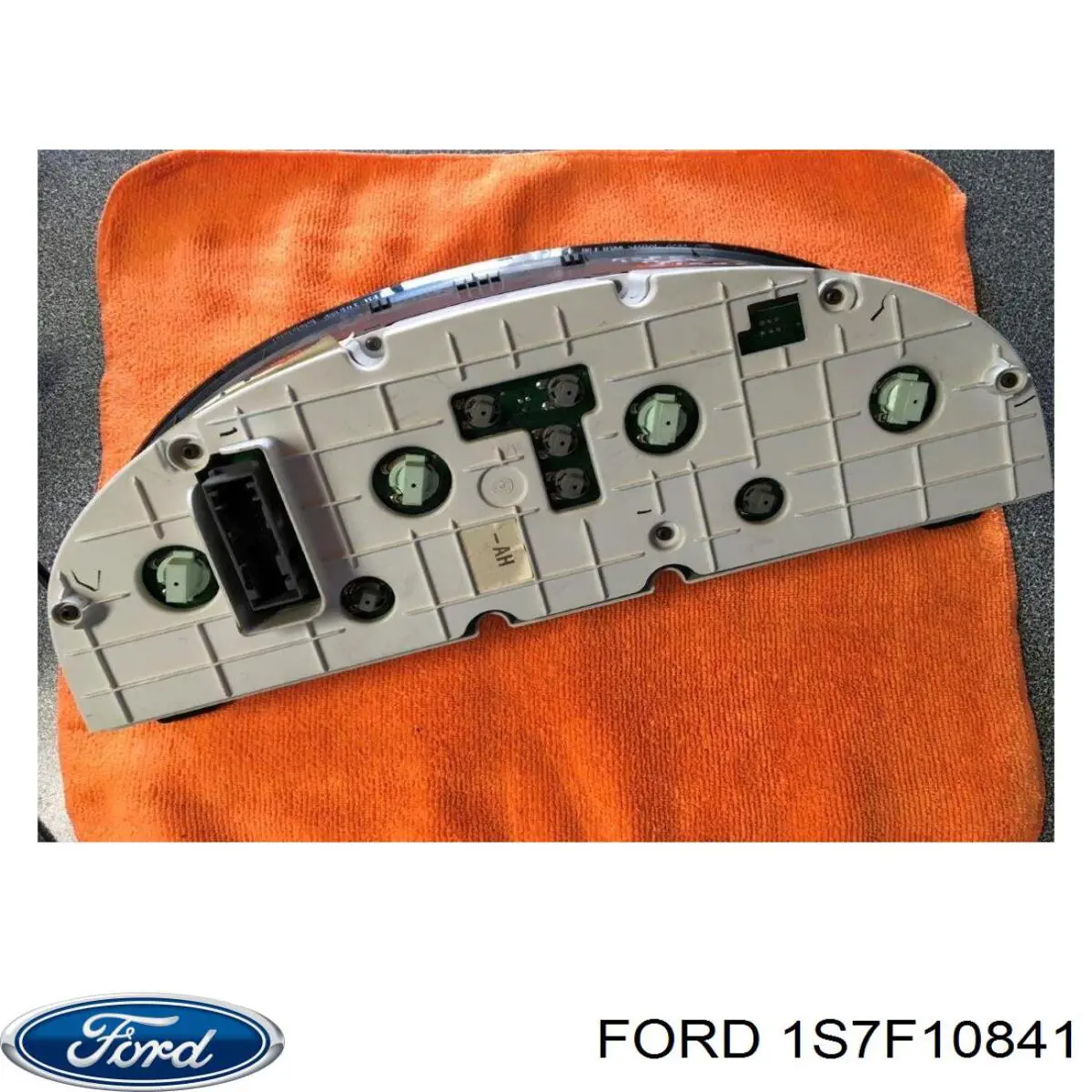 щиток приладу Ford 1S7F10841 ціна, від 15.47 USD