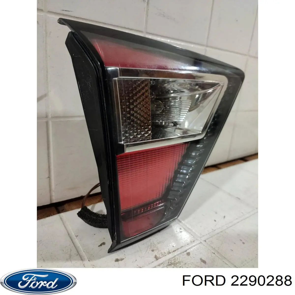 Ліхтар задній лівий, внутрішній 2290288 Ford