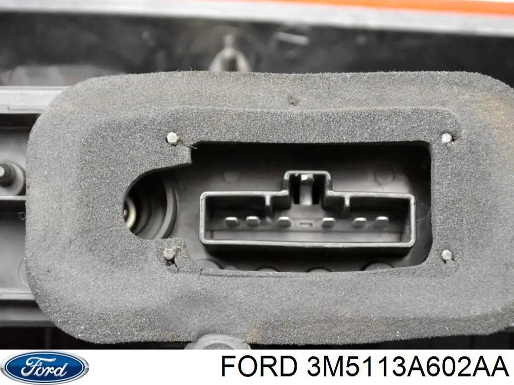 Купити 3M5113A602AA Ford Задня права фара