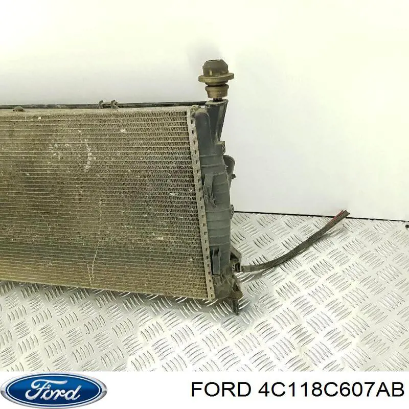 Дифузор радіатора охолодження, в зборі з двигуном і крильчаткою Ford 4638396 ціна, від 26.78 USD