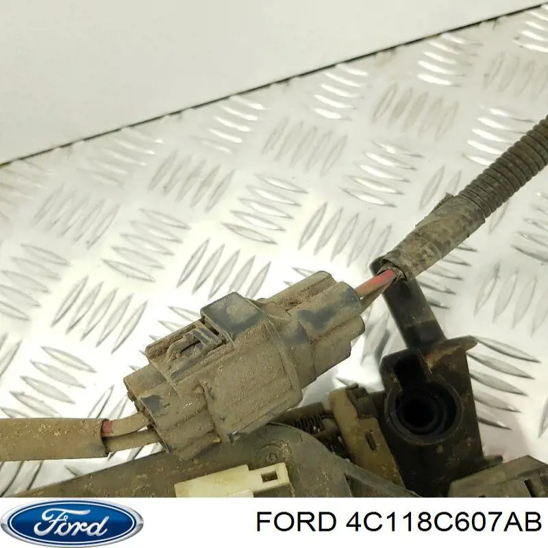 Купити 4C118C607AB Ford Дифузор радіатора охолодження, в зборі з двигуном і крильчаткою