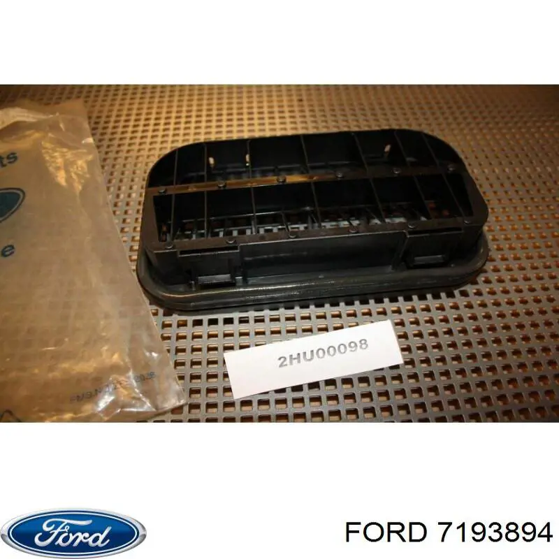 Решітка вентиляційна задня Ford 7193894 ціна, від 22.80 USD