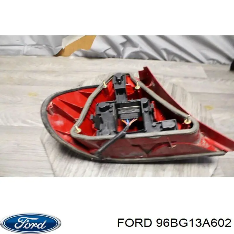 Задні ліхтарі Ford 1119437 ціна, від 14.06 USD