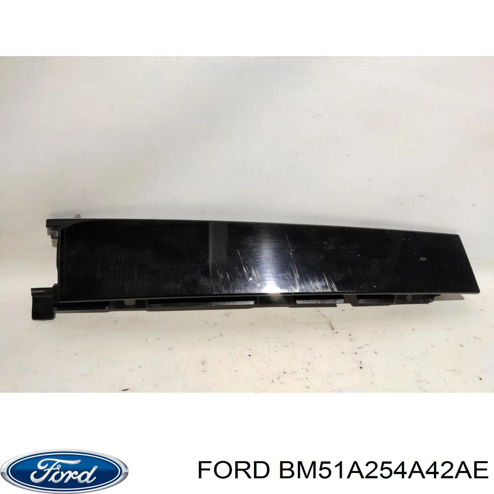 Накладка задньої двері, правої, вертикальна 1708915 Ford