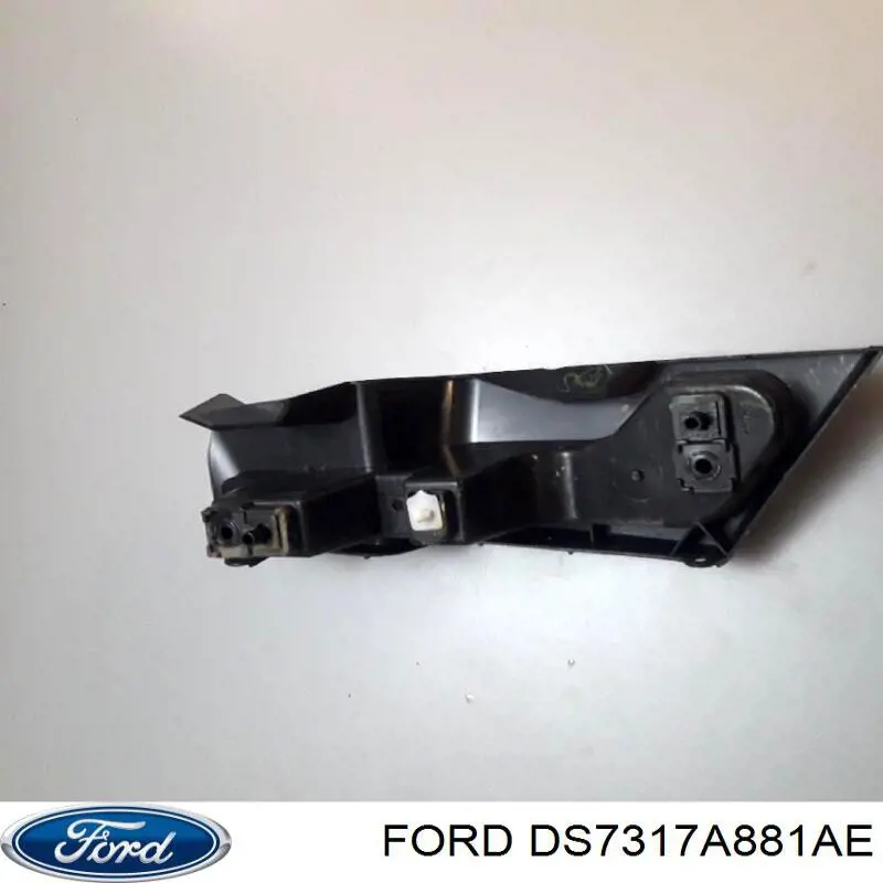 DS7317A881AE Ford Кронштейн бампера заднього, зовнішній правий