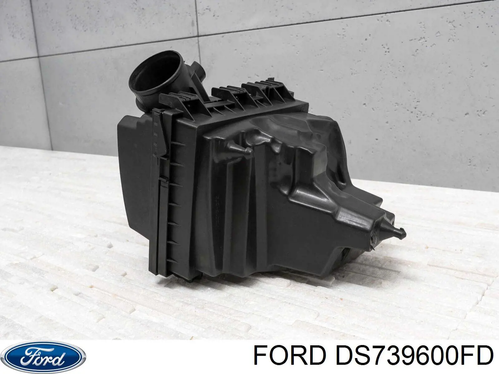Корпус повітряного фільтра, верхня частина Ford DS739600FD ціна, від 29.56 USD