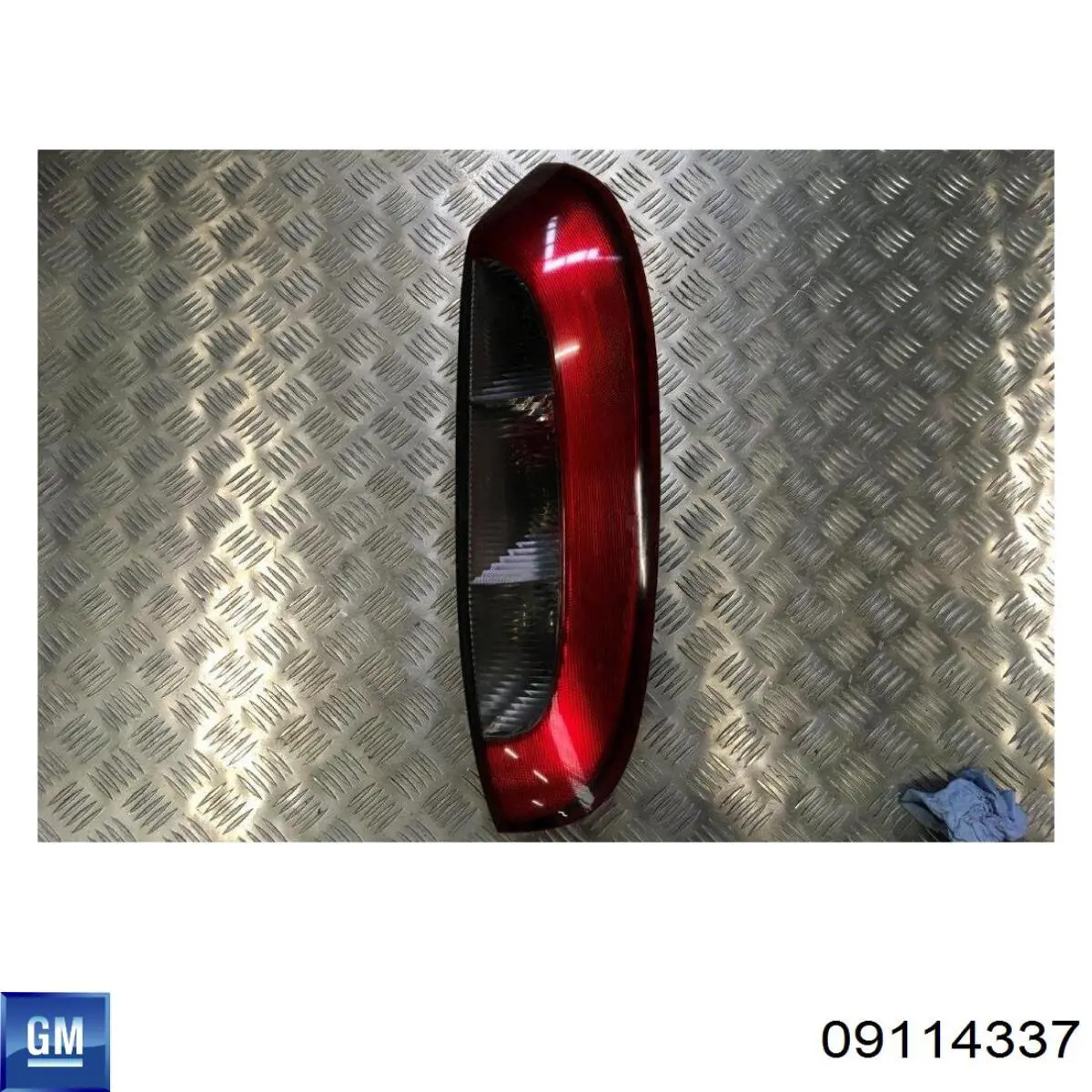 Купити 1222057 Opel Задня права фара