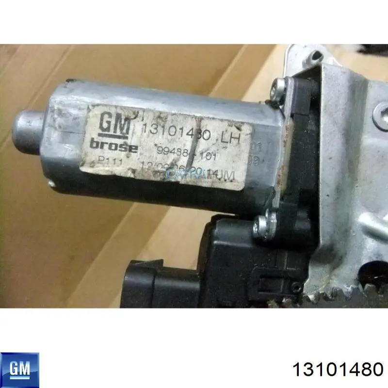 Двигун склопідіймача двері передньої, лівої 13101480 General Motors