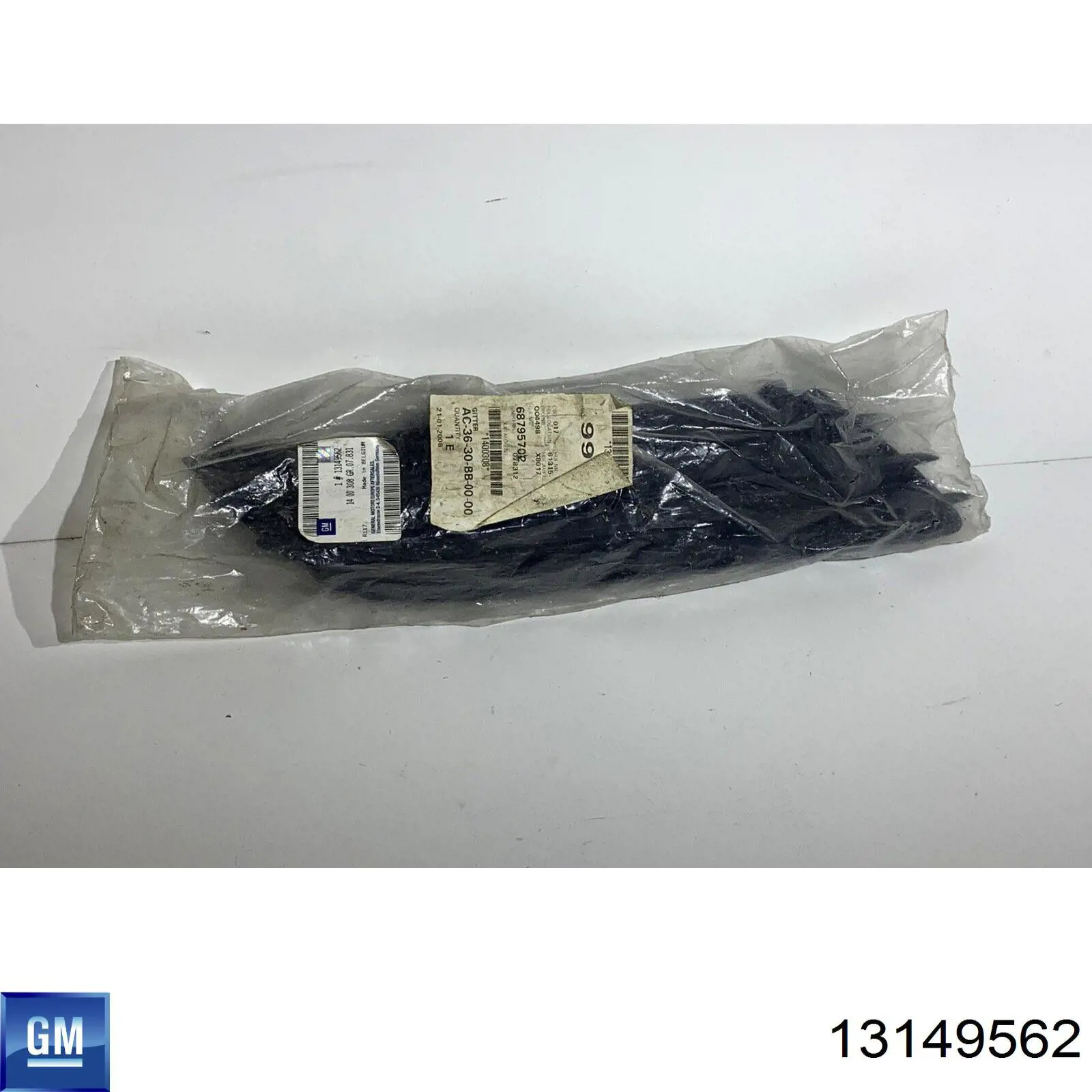 Решітка переднього бампера, права 13117251 Opel