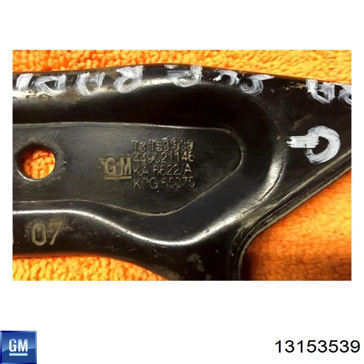 Купити 13153539 General Motors Кронштейн радіатора нижній