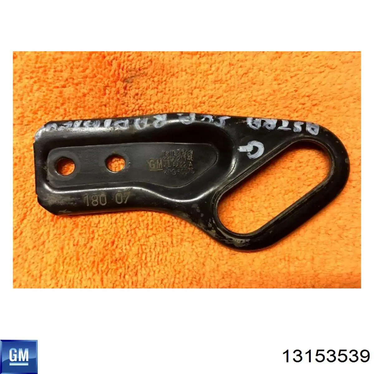 Кронштейн радіатора нижній General Motors 90498694 ціна, від 4.40 USD