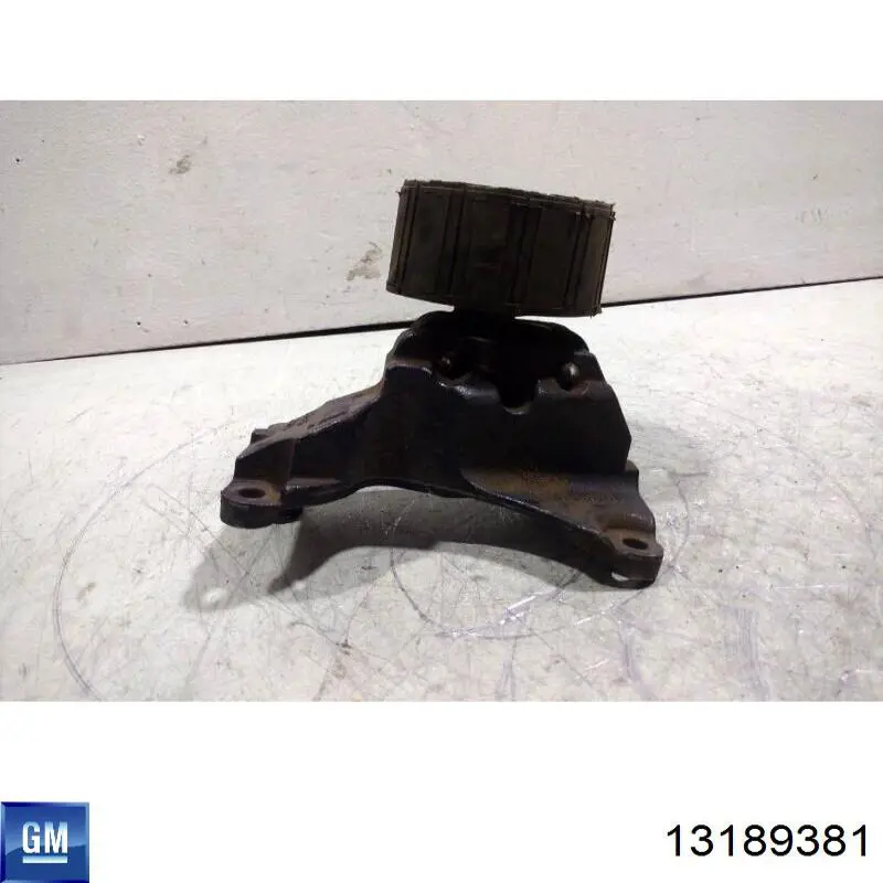 Кронштейн подушки (опори) двигуна, правої General Motors 5684152 ціна, від 8.44 USD