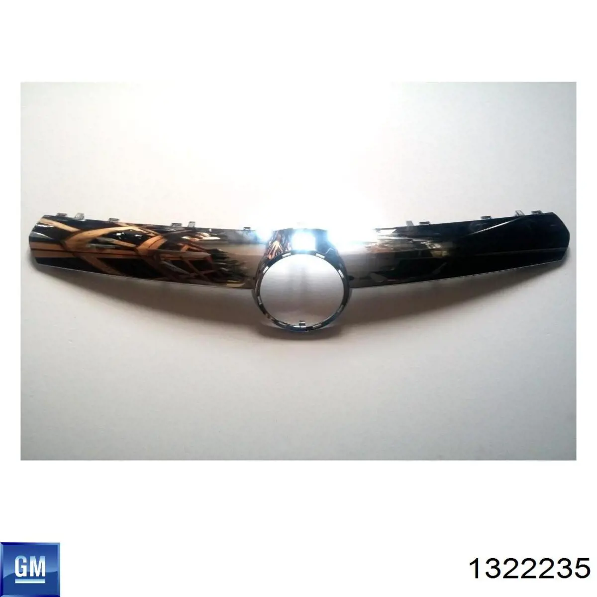 Купити 1322235 General Motors Молдинг решітки радіатора, верхній