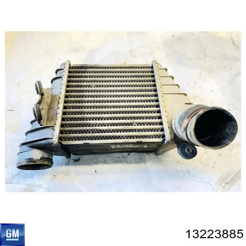 Шланг/патрубок радіатора охолодження, верхній 13223885 General Motors