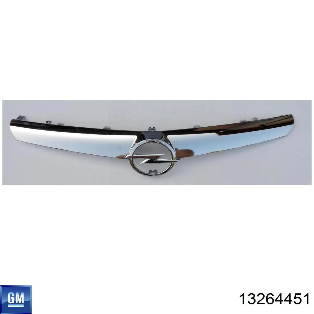 Решітка радіатора 13264451 General Motors