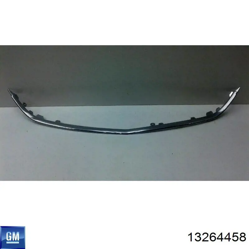 Молдинг решітки радіатора, нижній 13264458 General Motors