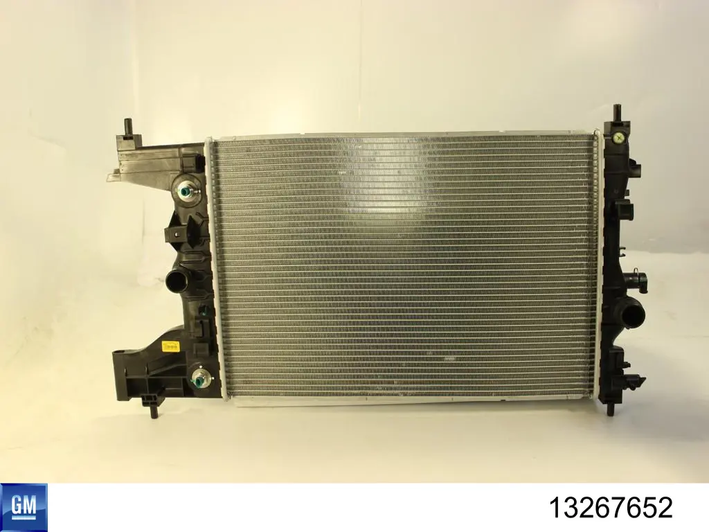 Купити 13267652 General Motors Радіатор двигуна