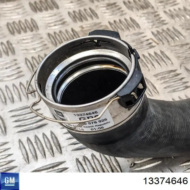 Шланг/патрубок интеркуллера Opel 39152773 ціна, від 79.10 USD