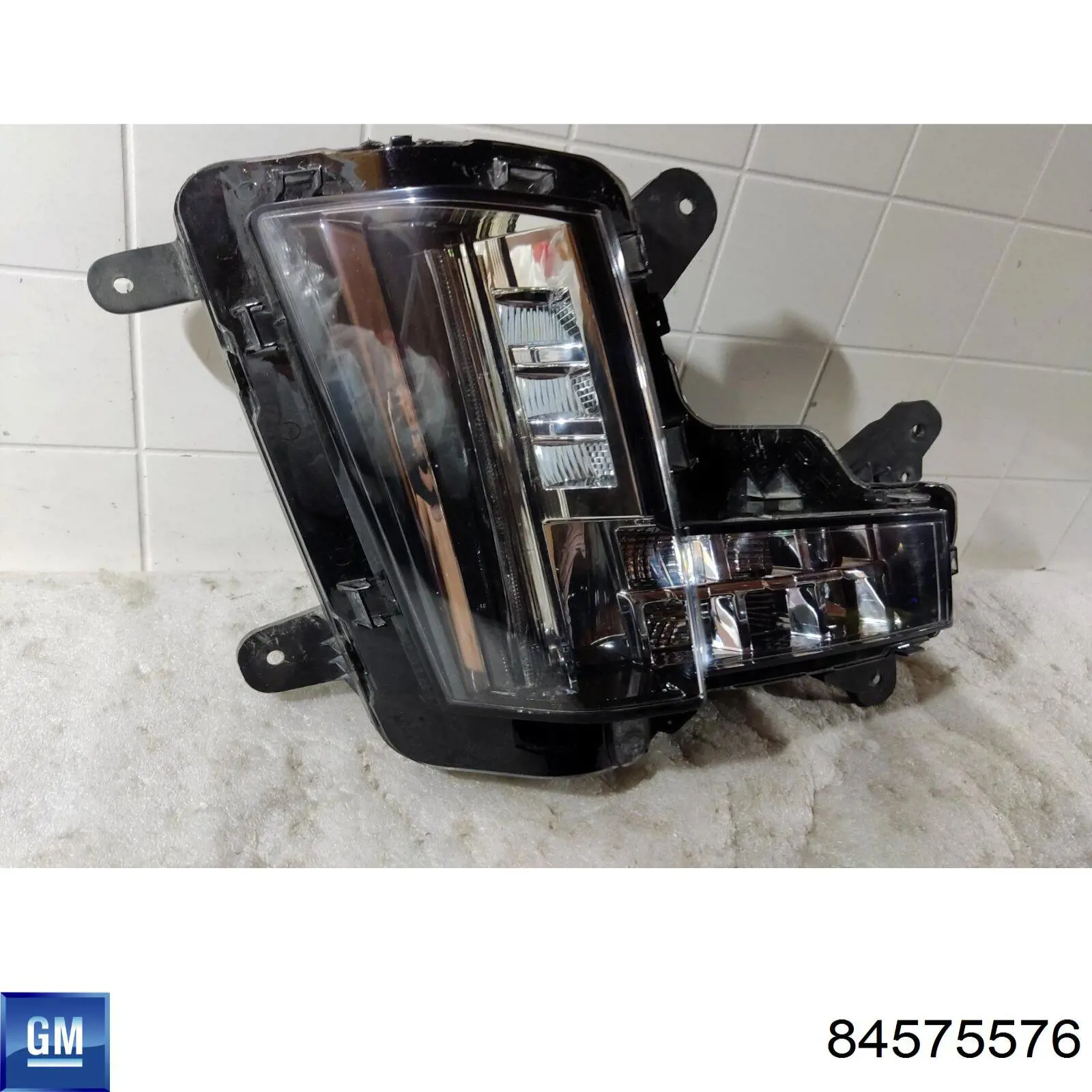 Фара протитуманна, права 84575576 General Motors