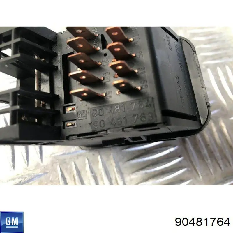 Перемикач світла фар, на "торпеді" 90481764 General Motors