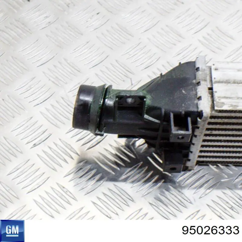 Купити 818629 VALEO Радіатор интеркуллера