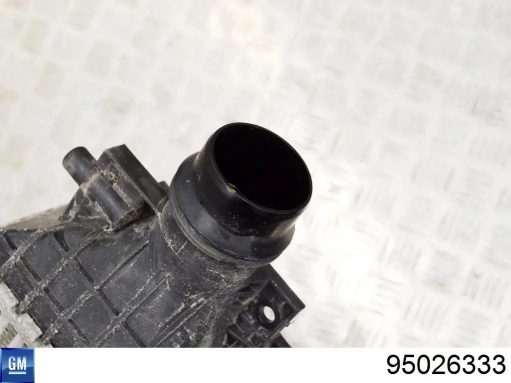 Інтеркулер 95026333 General Motors
