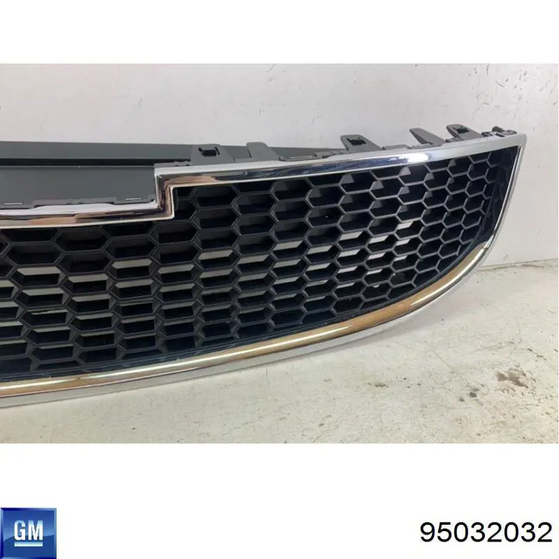 Облицювання радіатора General Motors 95032032 ціна, від 157.06 USD