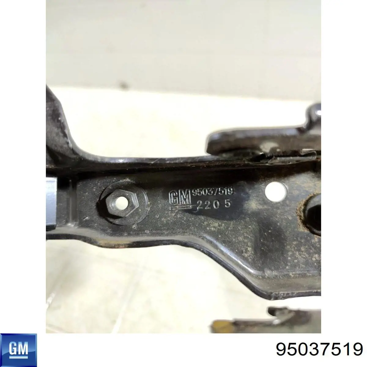 Шарнір кришки багажника General Motors 95971948