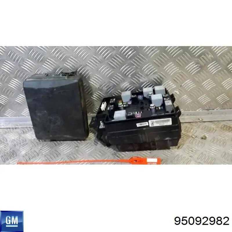 Купити 95092982 General Motors Корпус запобіжників