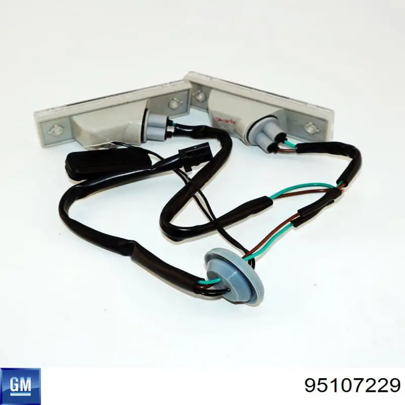 Ліхтар підсвічування заднього номерного знака General Motors 95107229 ціна, від 19.26 USD