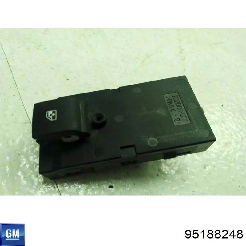 Кнопковий блок керування склопідіймачами передній правий General Motors 95188248 ціна, від 7.97 USD