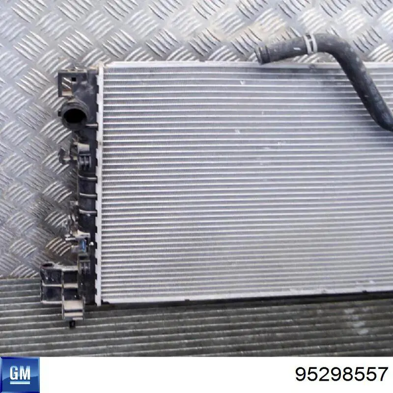95298557 General Motors радіатор охолодження двигуна