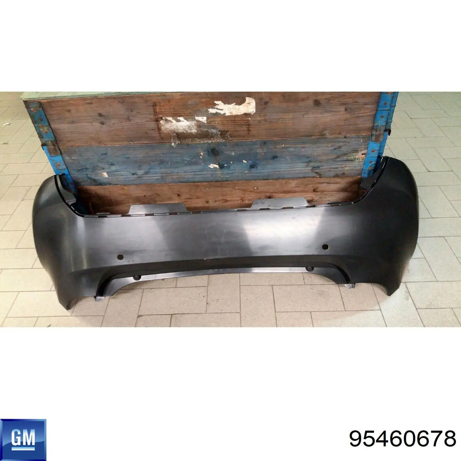 Задній бампер 95460678 General Motors