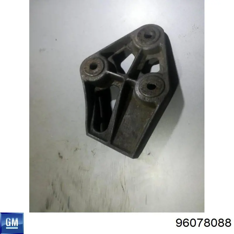 Купити 96078088 General Motors Кронштейн подушки (опори) двигуна, правої