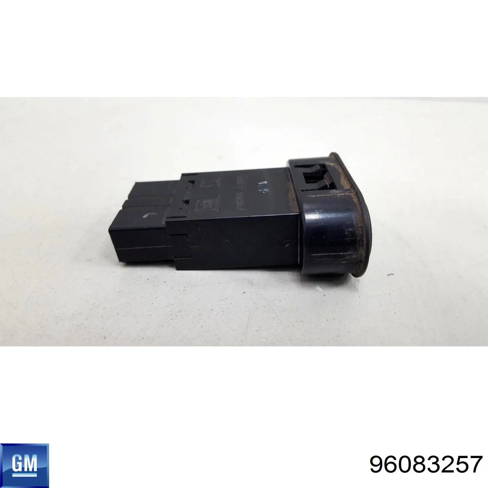 Кнопка включення аварійної сигналізації General Motors 96083257 ціна, від 69.83 USD