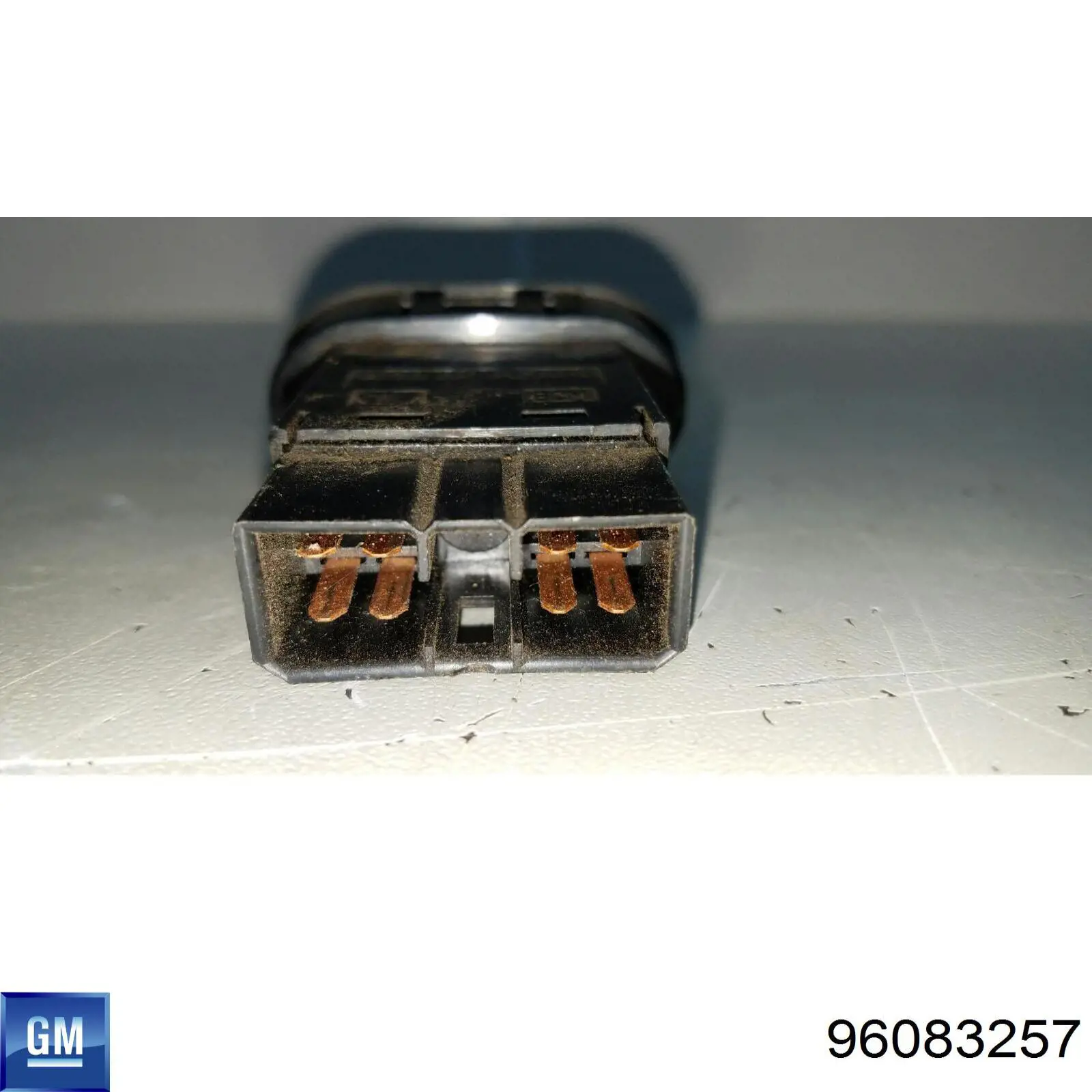 Кнопка аварійної сигналізації General Motors 96083257