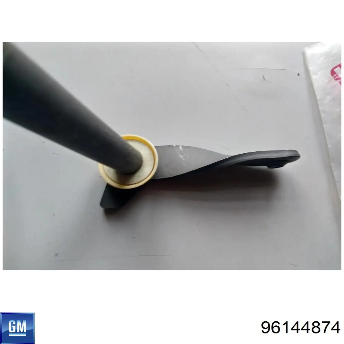 Вісь вилки зчеплення 96144874 KAP