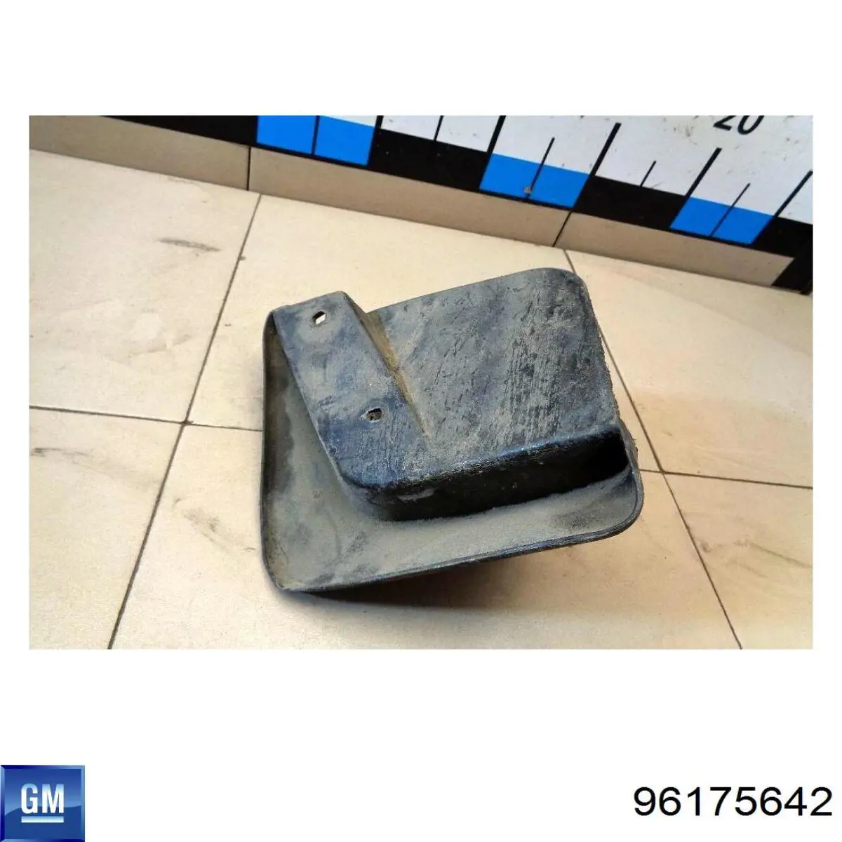 Купити 96175642 General Motors Бризковики задній, правий