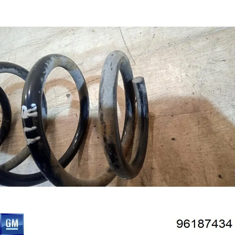 Пружина передня 96187434 General Motors