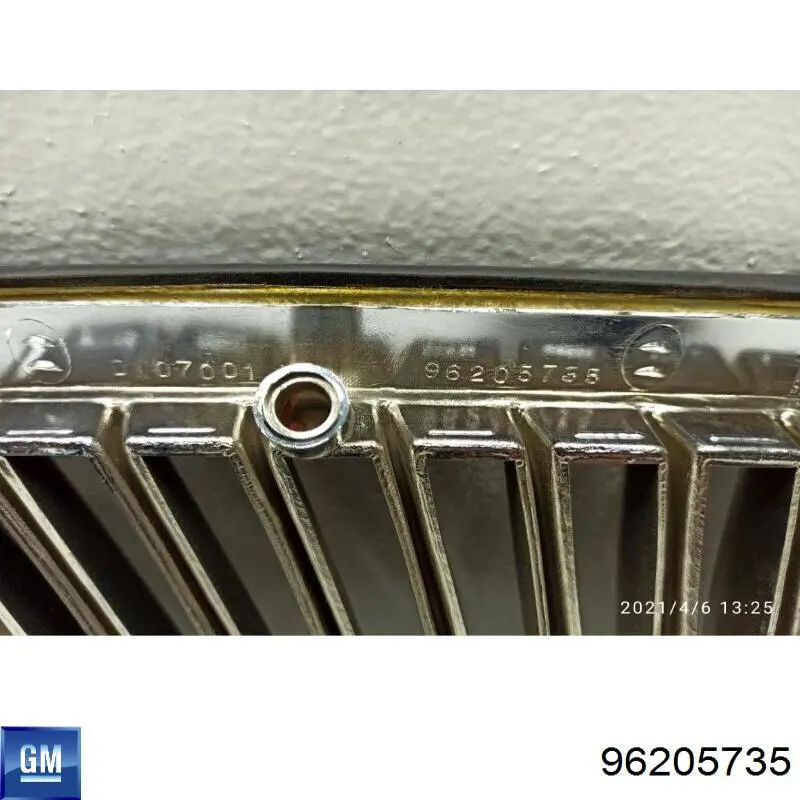 Решітка Opel 96269801