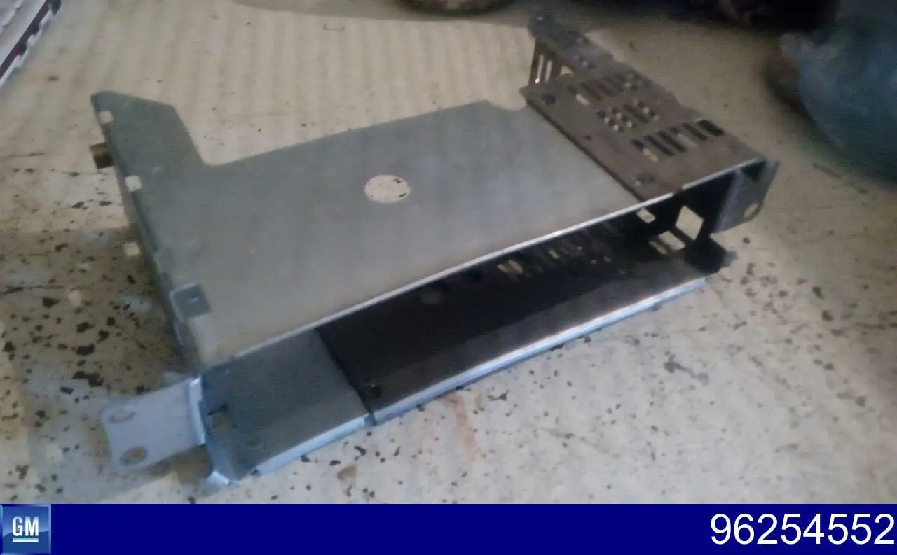 Шахта магнітоли General Motors 96254552 ціна, від 9.03 USD