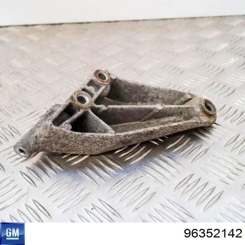 Кронштейн генератора (натяжний) General Motors 96352142 ціна, від 6.33 USD