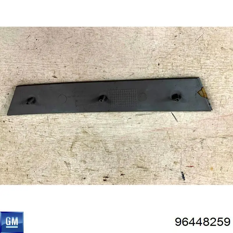 96448259 General Motors Молдинг решітки радіатора, правий