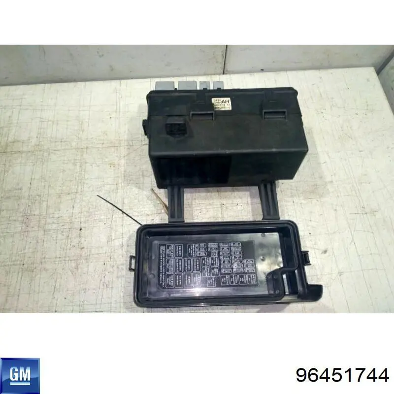 Коробка запобіжників General Motors 96451744 ціна, від 63.34 USD