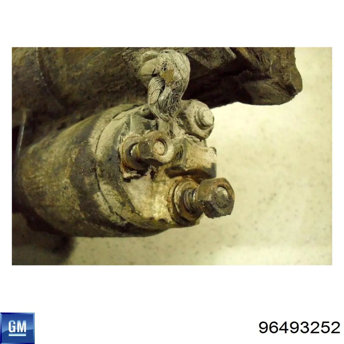 Кришка двигуна декоративна General Motors 96493252 ціна, від 8.41 USD