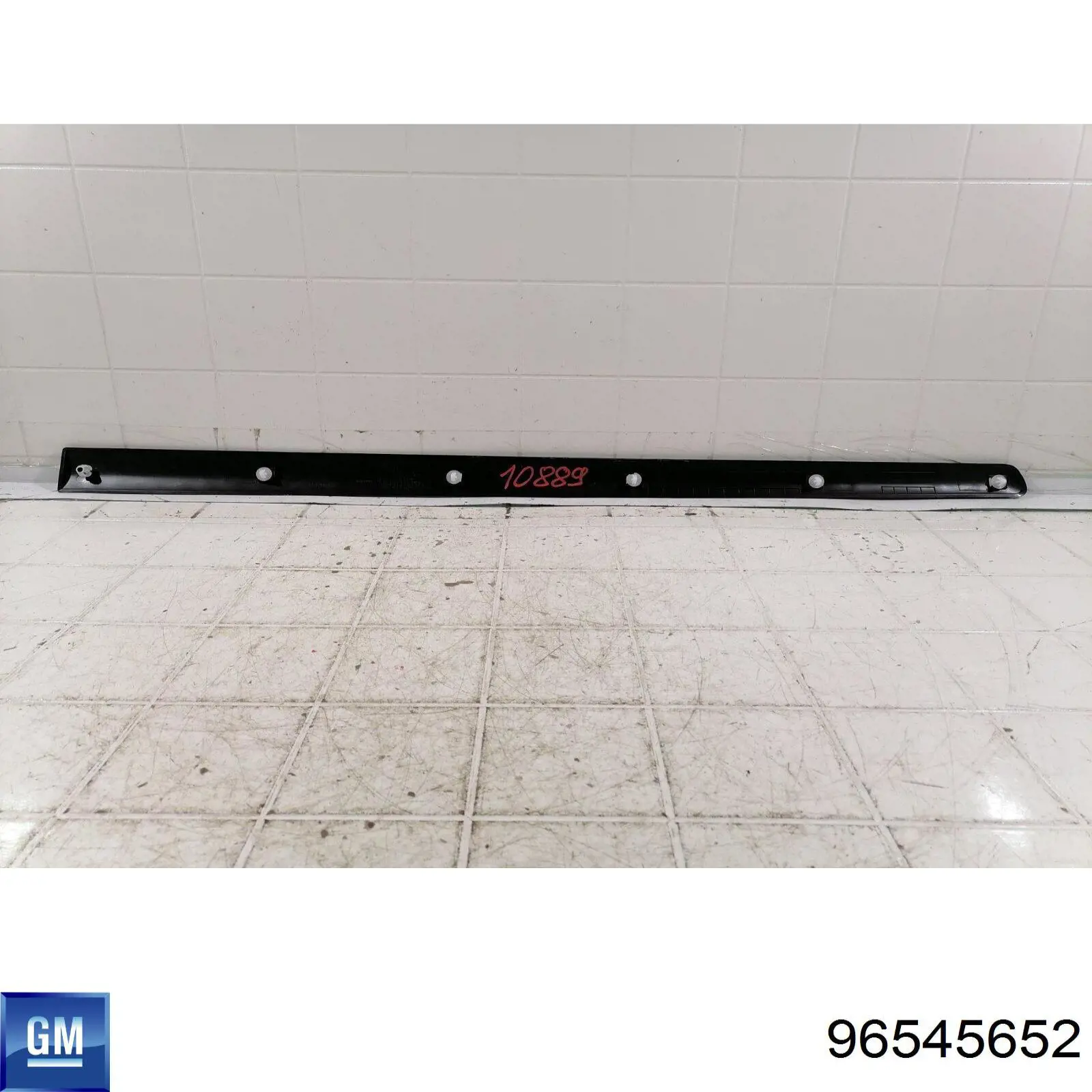 Молдинг передньої правої двері General Motors 96545652 ціна, від 5.62 USD
