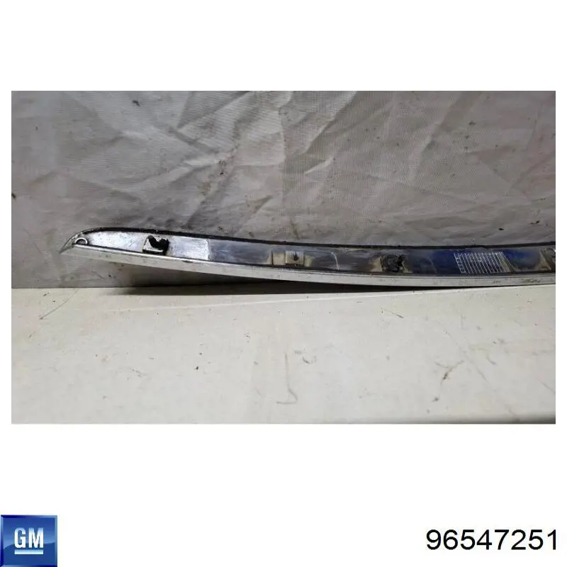 Купити Накладка капоту Chevrolet Lacetti  J200