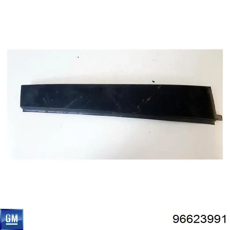 96623991 General Motors Накладка передніх дверей, лівих, вертикальна