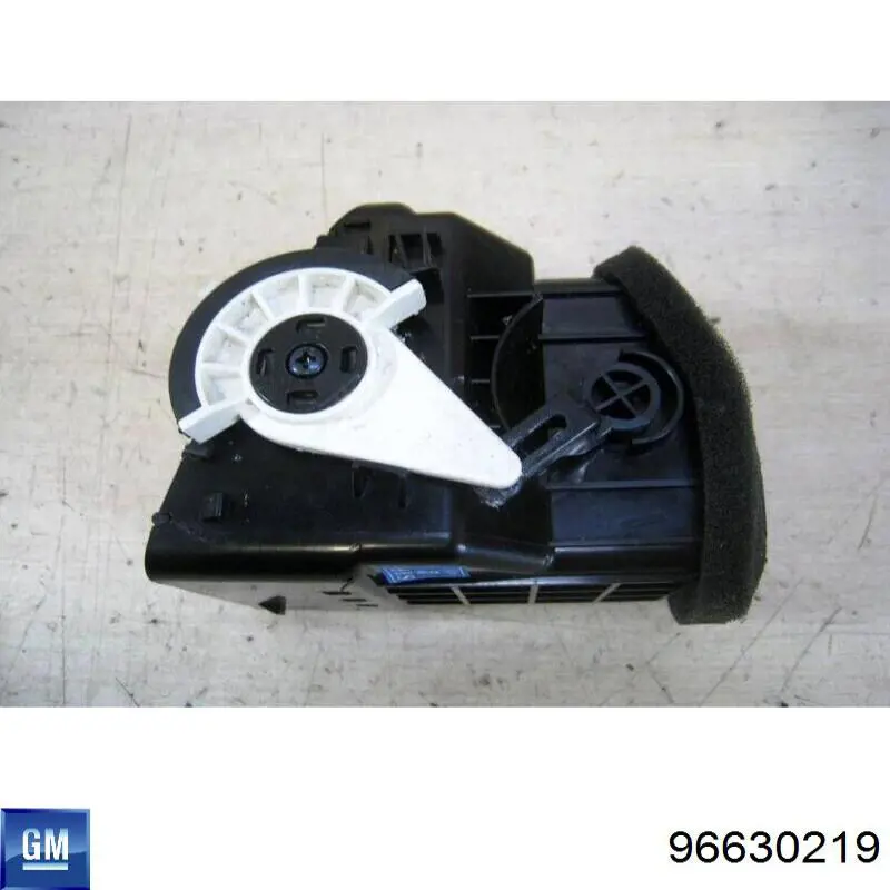 Решітка повітроводу права General Motors 96630219 ціна, від 5.93 USD