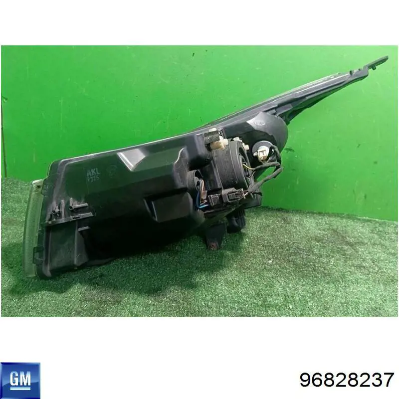Фара права ST2351110RMLDEM2 SAT